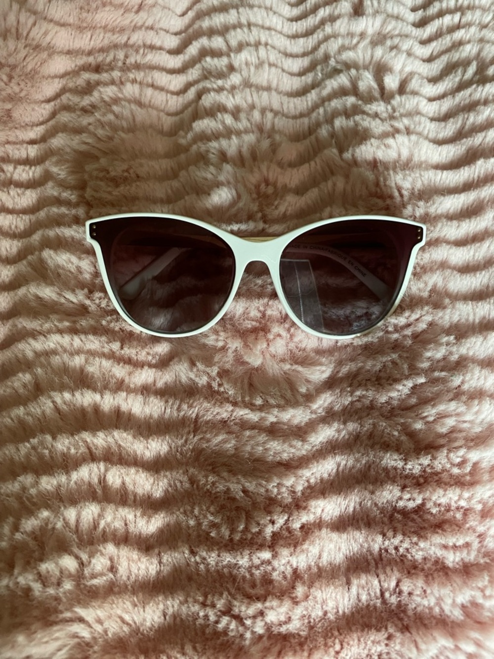Women’s Cat-Eye Sunglasses with Dark Lenses